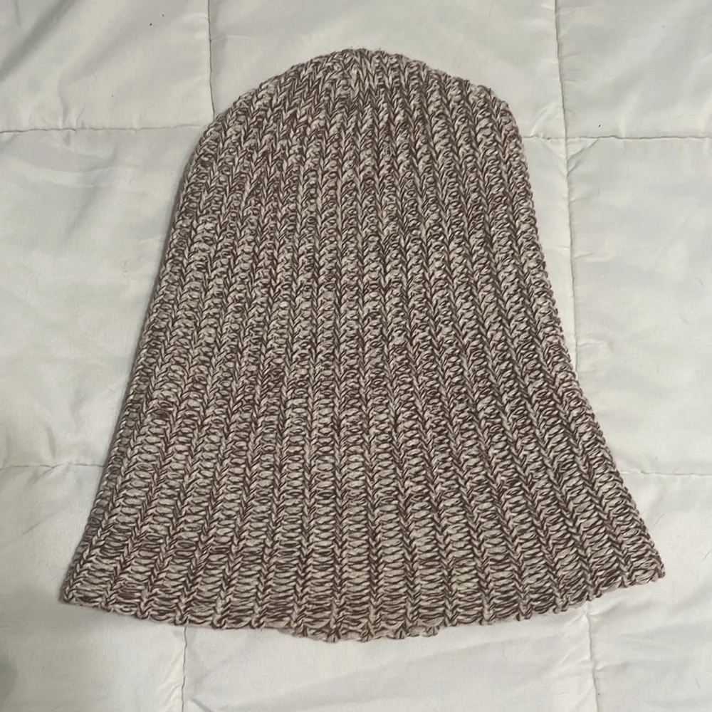 💰Love Your Melon Women’s Winter Beanie Hat Maroon & White Knit Woven With Logo - Picture 3 of 4